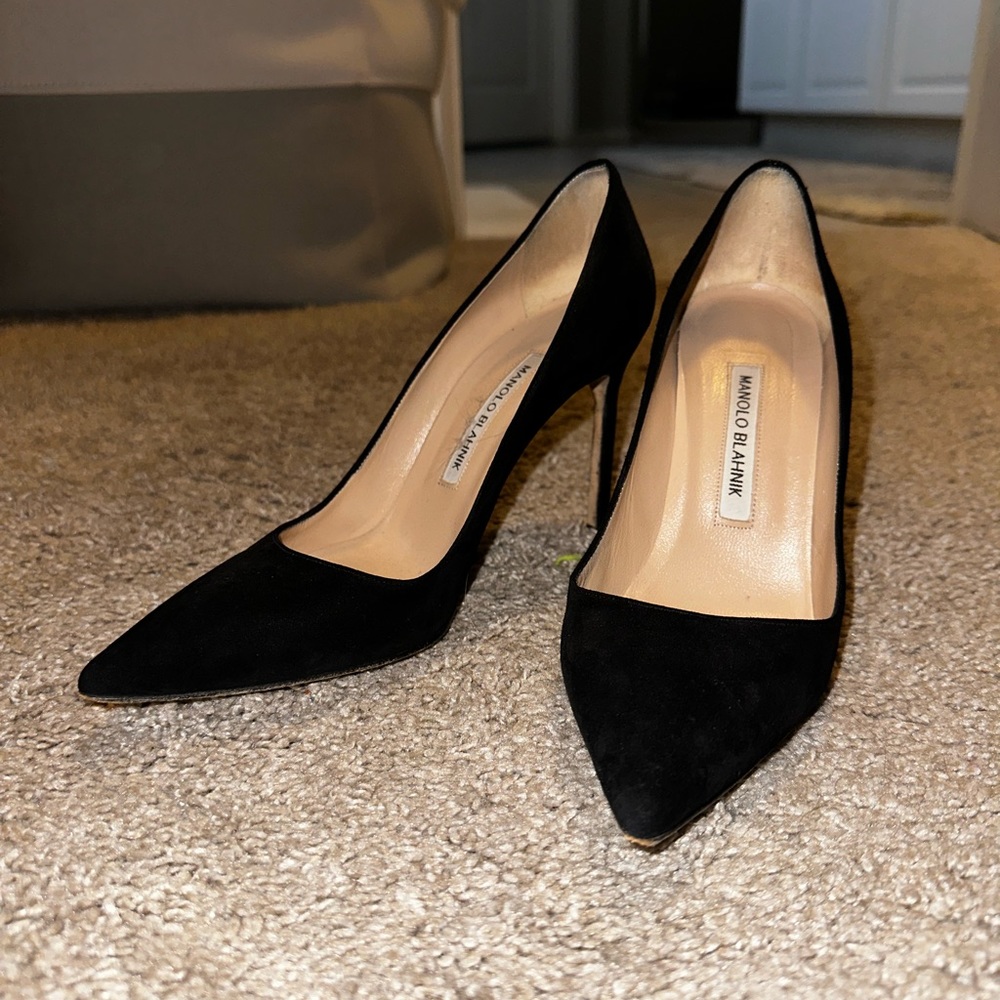Manolo Blahnik Black Suede Pointed Toe Pumps